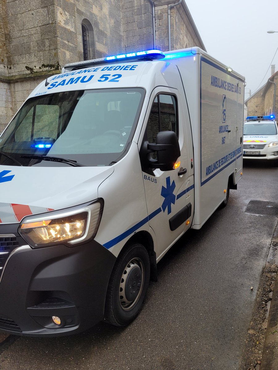 ambulancessmet's tweet photo. #Intervention pour l'équipe de l'Ambulance de Secours et de Soins d'Urgence N°1 et l'équipe SMUR de NEUFCHÂTEAU.
#AMBULANCESSMET #SAMU52 #SAMU #SMUR88 #SMURNEUFCHATEAU #URGENCE #MÉDICALE https://t.co/0XLUCFQhCC