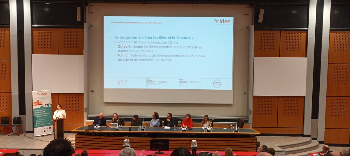 cardiedijon's tweet photo. Programme "Pour les filles et la science" présenté par Marion Monnet mait. de Conf. en eco @IreduBourgogne Objectif : rendre les filiÚres scientifiques attractives aux femmes qui sont sous-représentées en #sciences (math physique chimie : - de 30%) @IDEE_Education #ProgrammeIDEE https://t.co/fF7YliWxVx