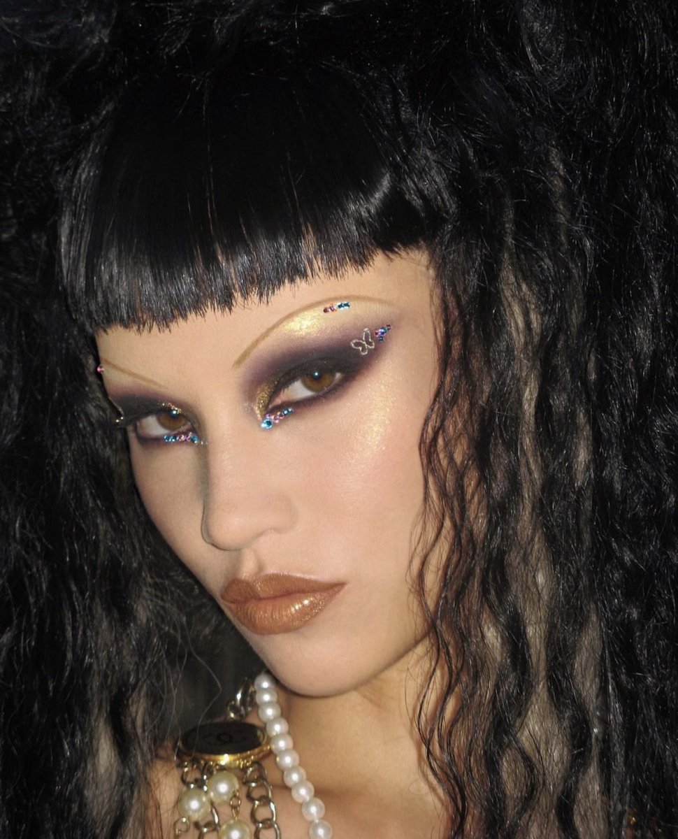 98LOOKS's tweet photo. makeup by ana takahashi https://t.co/nPxb9WWOBi