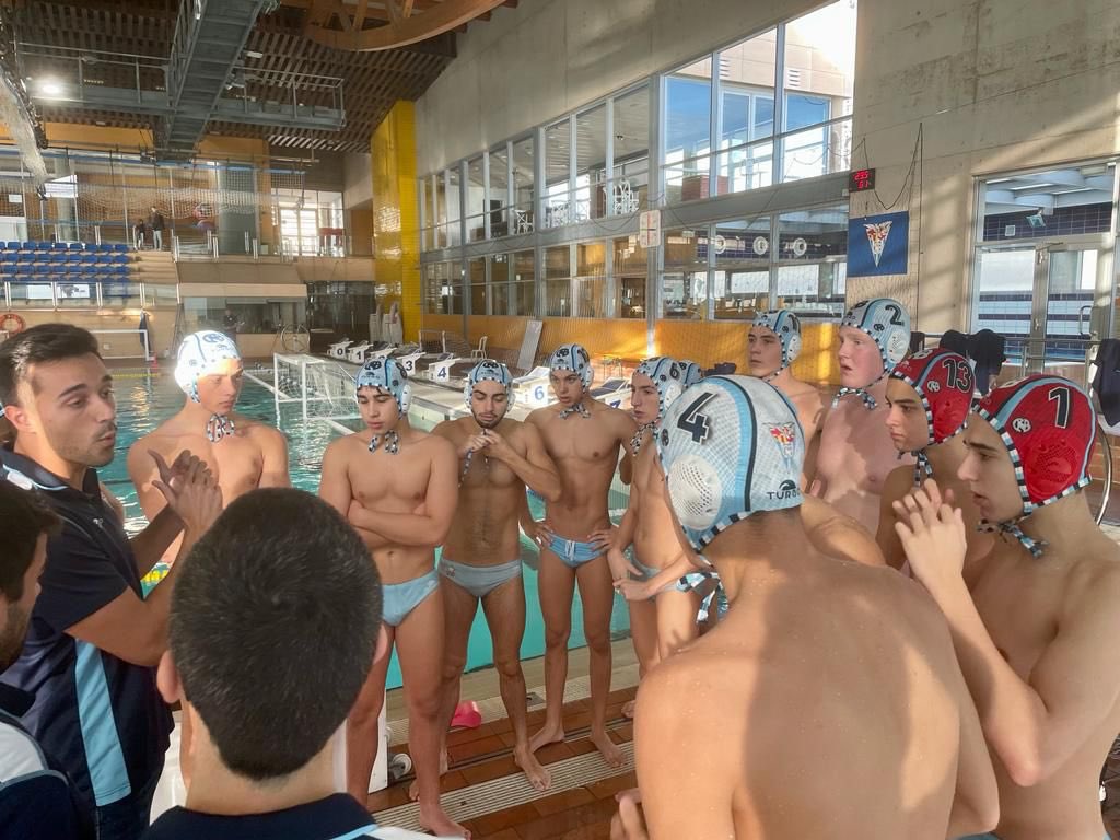 CNBARCELONA's tweet photo. Resultats de 🤽🏼‍♂️d’aquest cap de setmana

ALEVI A
@UEHorta 4 - CNB 15

CADET A
CNB 12 - @CNRUBI 5

JUVENIL
CNB 14 - @cnsf_info 11

BENJAMÍ A
CNB 6 - @CNVallirana 0
CNB 6 - Horta 1

BENJAMÍ B
CNB 1 - @CN_Sabadell B 5
CNB 1 - @CEMediterrani FEM 5

INFANTIL A
@CNManresa_ 4 - CNB 19 https://t.co/sVikiq9yax