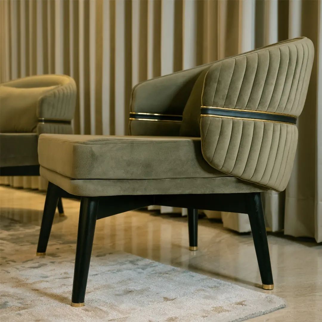 DesignsMagus's tweet image. Fabric upholstered chair with fine detailing on the curves with wooden legs. Comfortable easy chair, fine fit for your living space. 

Crafted by: @magusdesigns
To view more visit @ bit.ly/3u4pv7E

#chairs #furniture #interiordesign #design