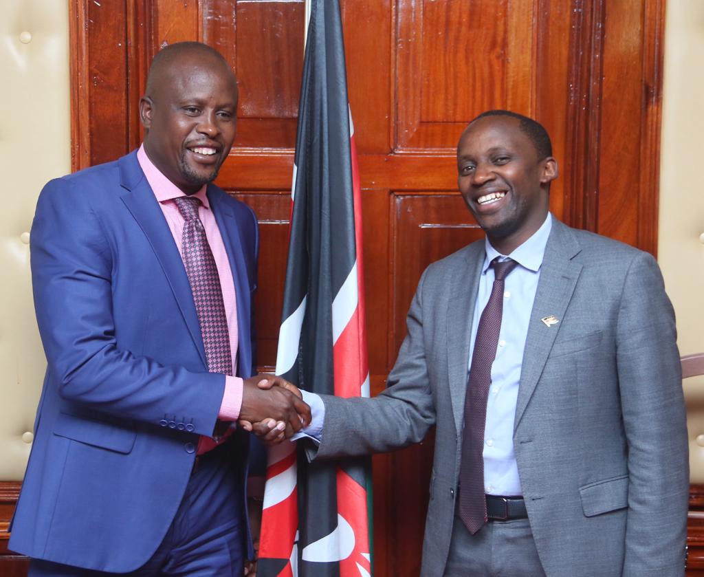 The Clerk of the National Assembly Mr. Samuel Njoroge shares some light moments with Hon. @kaninikega1 one of Kenya’s nine (9) elected representatives to @EA_Bunge ,who called on him.  

Hon. Kega previously served as MP for Kieni Constituency in the 11th and 12th Parliaments.