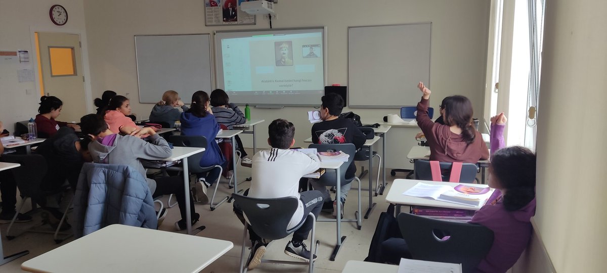 8.sınıf öğrencilerimiz Adnan Binyazar imzalı "Atatürk Anlatıyor" adlı kitabımızın drama etkinliğini çevrim içi olarak  Yavuzcan Kalkan yönetiminde gerçekleştirdi.Bilgilerimiz tazelendi ve o dönemi bir kez daha  duygulanarak düşündük.🇹🇷🇹🇷🇹🇷🇹🇷📚✏️