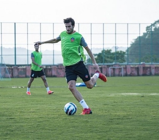 ians_india's tweet photo. When #LionelMessi first came to #Spain to join #Barcelona, he was 13-14 years old & coming all the way from his native Argentina, found it tough adjusting to the different country and living alone, says hid one-time captain #MarcValiente, currently playing for FC Goa in the ISL. https://t.co/EZsOu9dXWr