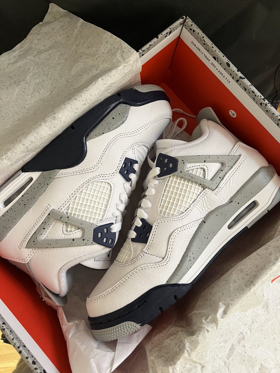 smoddacc's tweet photo. SNS pair from last week , thank you @SoleHubIO 🔥🔥 https://t.co/Xbw4H4LU0i