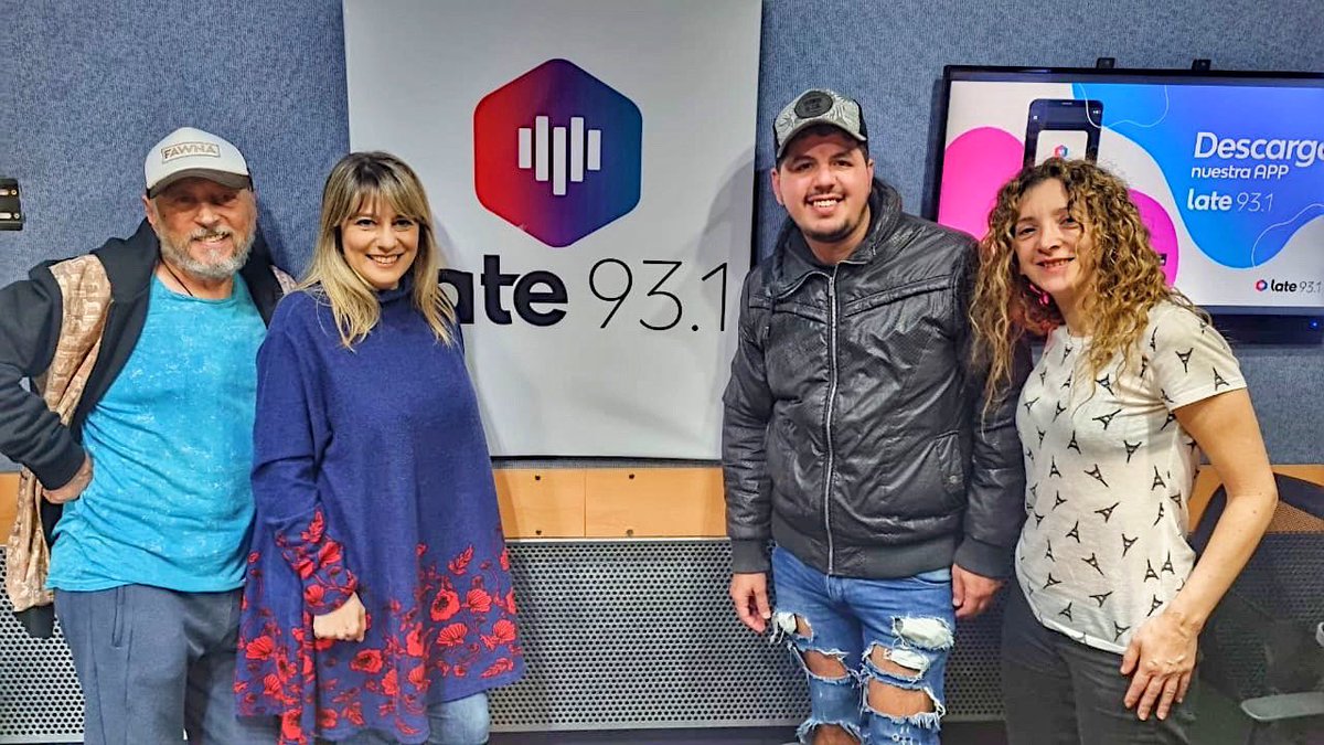 leonelcerrudo's tweet photo. El @tanoalbamonte y @EMILIANORELLA me abrieron las puertas en #BienLocos por @Late931Oficial. El “Tano” siempre generoso. Estaba contento que me venía a #Qatar2022 y lo cubría para su programa. De un día para el otro se nos fue 🥺. QEPD. Mis condolencias a la flia y amigos. https://t.co/CR5CAR0E9V