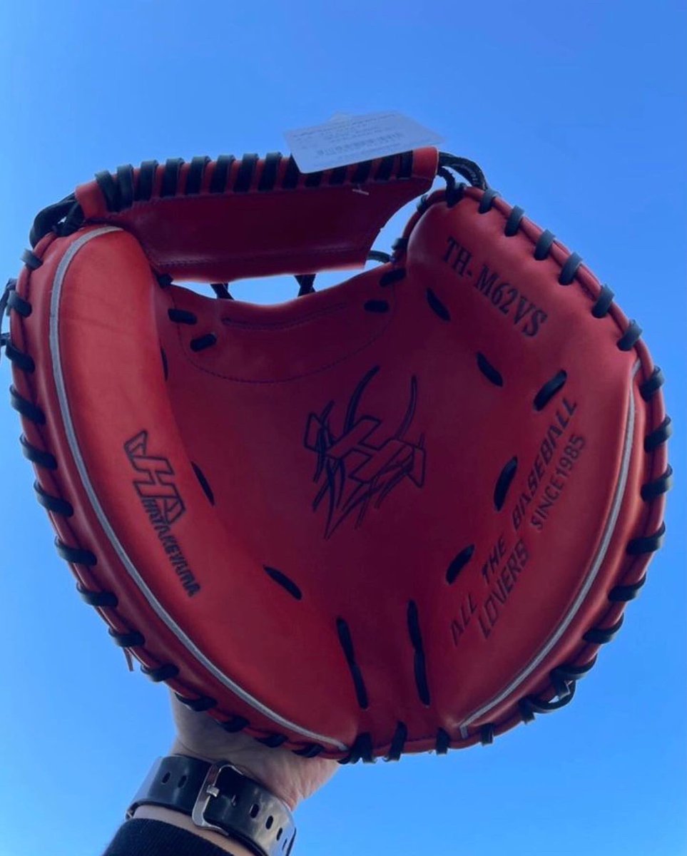 BaseballShopCV's tweet photo. #HATAKEYAMA Catcher’s glove.

For sale.

#baseball #baseballlife #catchermitt #catcherslife #madeinjapan #japanmade #baseballshop #baseballstore #baseballgloveforsale #baseballgame #baseballlove #baseballseason #baseballpractice #baseballplays #baseballplayer #baseballisfun https://t.co/vohaIeXhOg