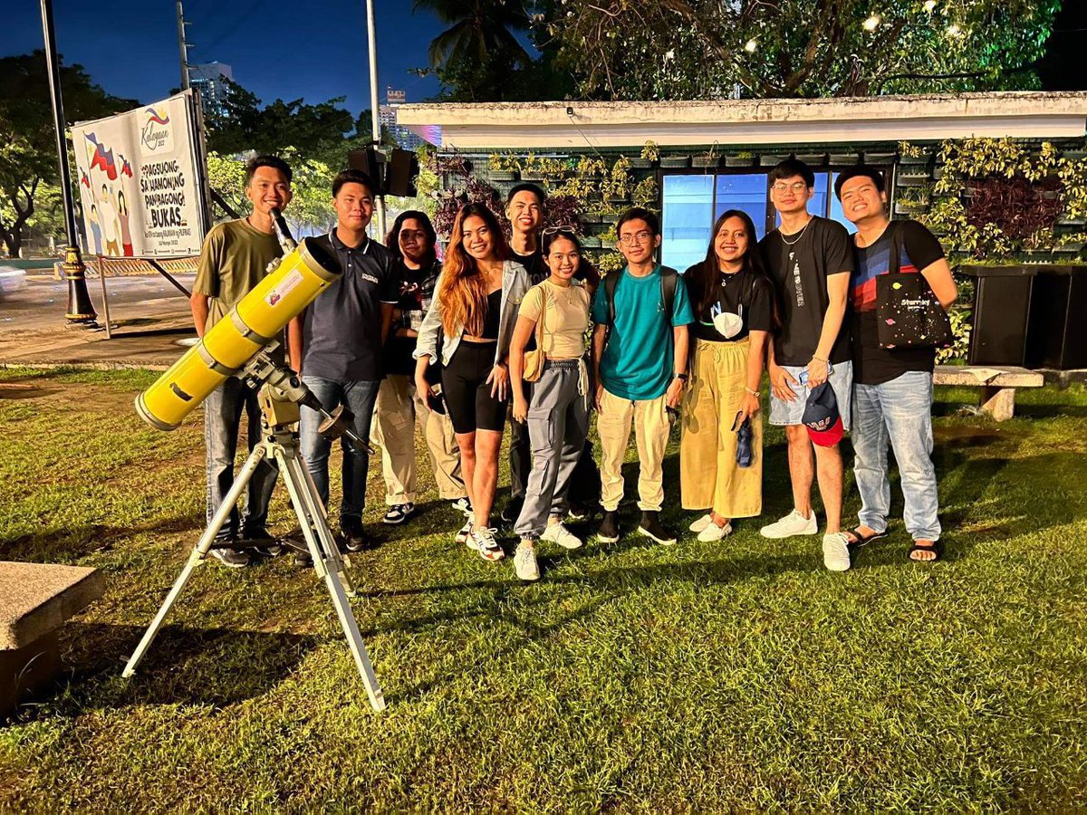 earthshakerph's tweet photo. #EScienceNews | Under the Red Moon, Earth Shaker Members once again join hands in observation of the Total Lunar Eclipse 2022
Earth Shaker founders and members Matthew, Michael B, Lorena, Marielle, Michael P, Carryl, Aldrin, Peachy, Daniel, and Aldei (1) https://t.co/rnh5YzsqUa