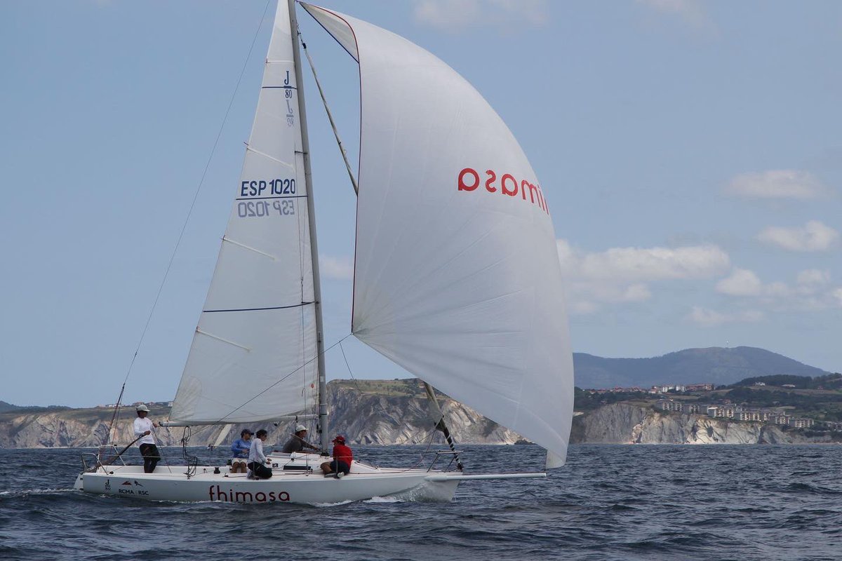 RCMARSC's tweet photo. ⛵️Fhimasa Escuela de Vela José Luis de Ugarte, Alpega, Turi y Kohen, defenderán este sábado 3 su liderato en sus respectivas clases, durante la última jornada del V Trofeo Social Cruz Roja en el Abra.
#RCMARSC
#TrofeoCruzRoja
@CruzRojaBizkaia https://t.co/SVD8dqPPtF