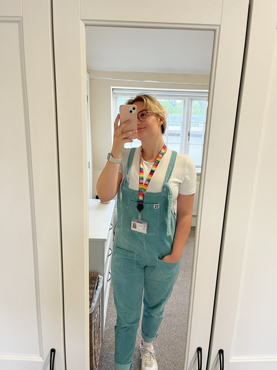 elloellooooo's tweet photo. @LucyandYak Always trying to brighten up the office 🤩 #InMyYaks https://t.co/b6NrbHCoW6