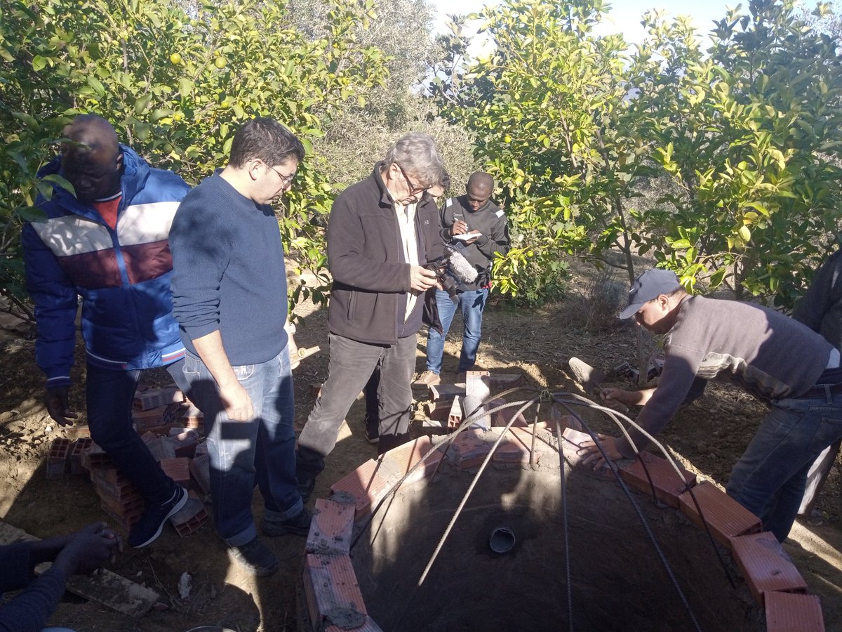 OngAves's tweet photo. "Généralités sur la méthanisation et caractérisation des déchets organiques", le thème du jour présenté par Dr Ouahid !!
@STOPForPlanet @saveourplanet @AfricanClimateF @EarthGuardians3 
#icaf @FFEM_Fr https://t.co/tT5s79ilmE