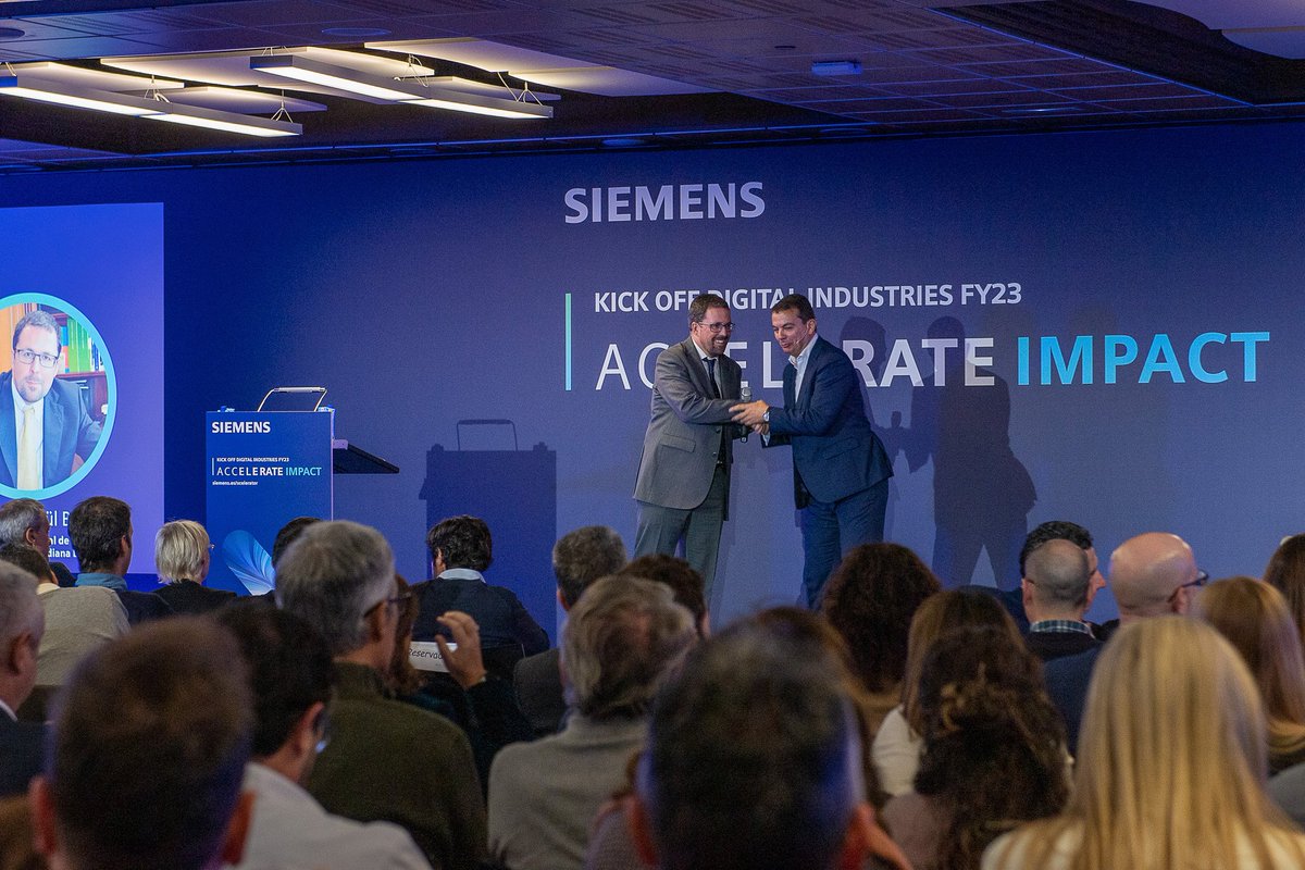 IndustriaGob's tweet photo. 📈 El SG de Industria y Pyme, Raül Blanco, ha participado en el encuentro Kick Off FY23 de @siemens_es donde ha explicado la situación de la #Industria en 🇪🇦.

🗣 :"Ha sido un placer poder explicar el despliegue de los #PERTE en los distintos sectores". https://t.co/xItGFMyYEy