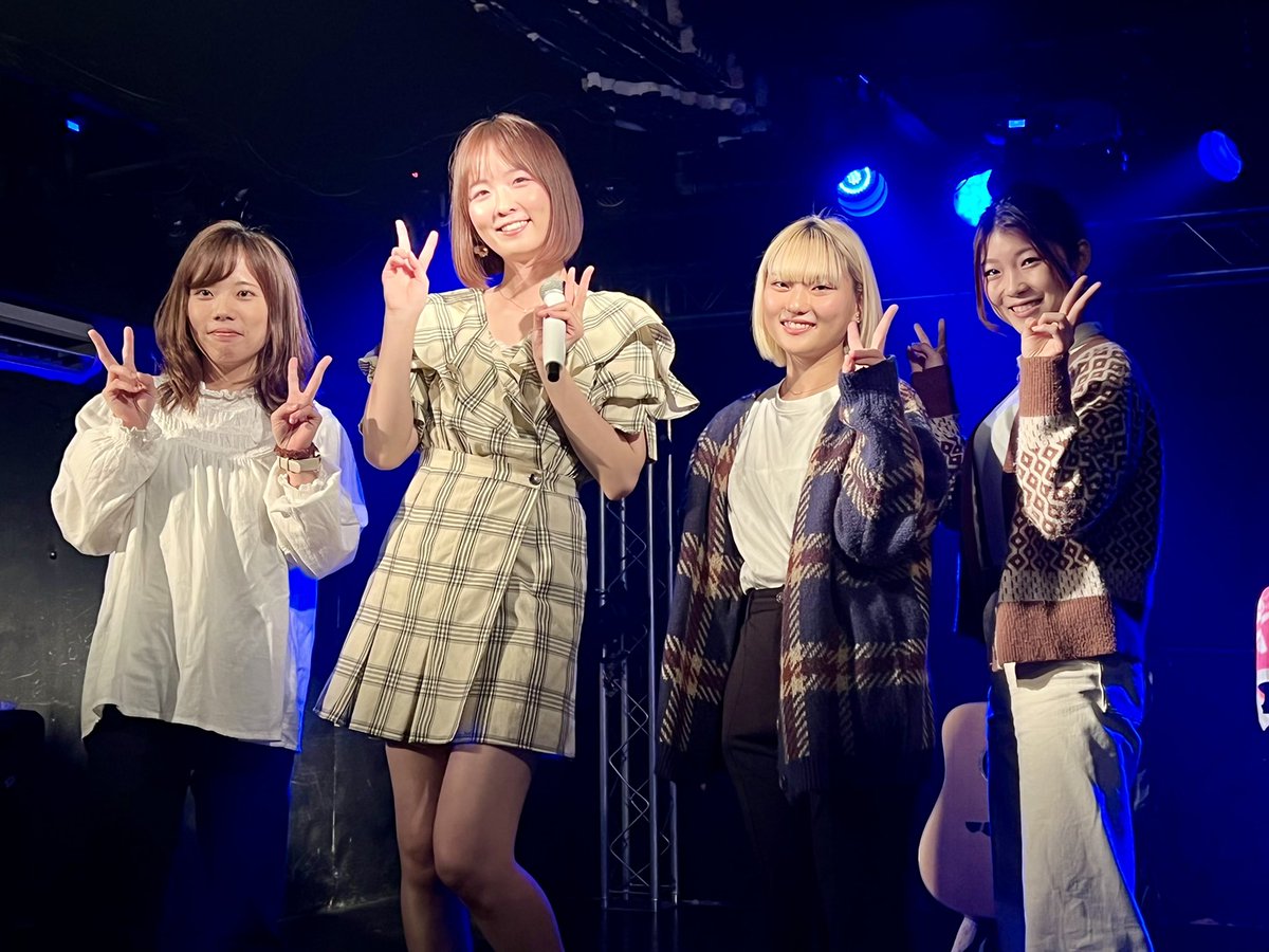 yujinmaru824's tweet photo. TO circle @栄タイトロープ
ライブ後の集合写真。タイプが違う組み合わせだけど、全部通してめっちゃ楽しかった♪
#nonfat
#千夏(ちか)
#ウーパーリサ https://t.co/y3xad05P8p