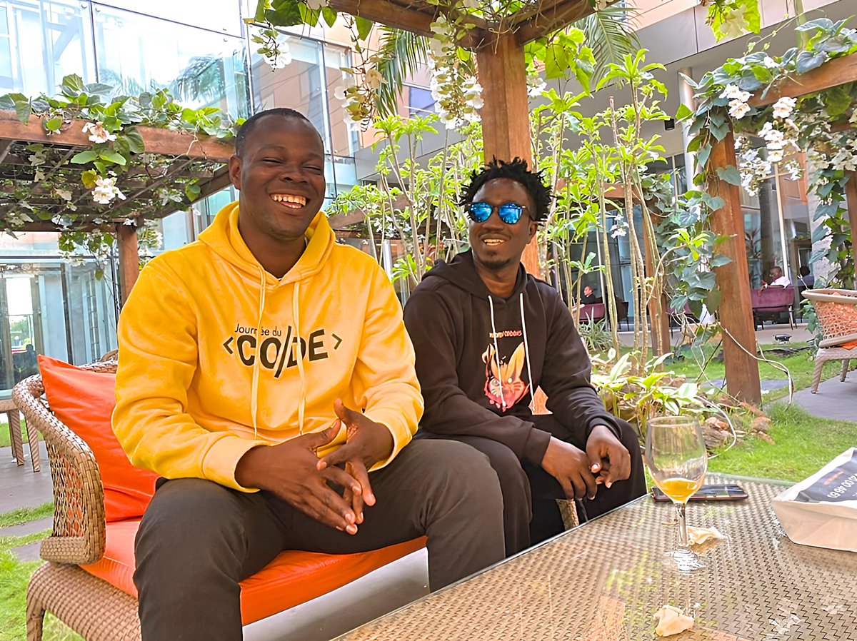 Nos sourires lorsqu'on apprend que le niveau d'études n'est pas un obstacle à l'embauche.

150.000 < Développeuse junior 👨🏽‍💻 < 350.000 XOF (De 1 an à 3 ans exp)

J'encourage les femmes à s’intéresser de plus en plus à la programmation informatique.

<a href="/journeeducode/">journéeducode</a>  <a href="/10000codeurs/">10.000 Codeurs</a>