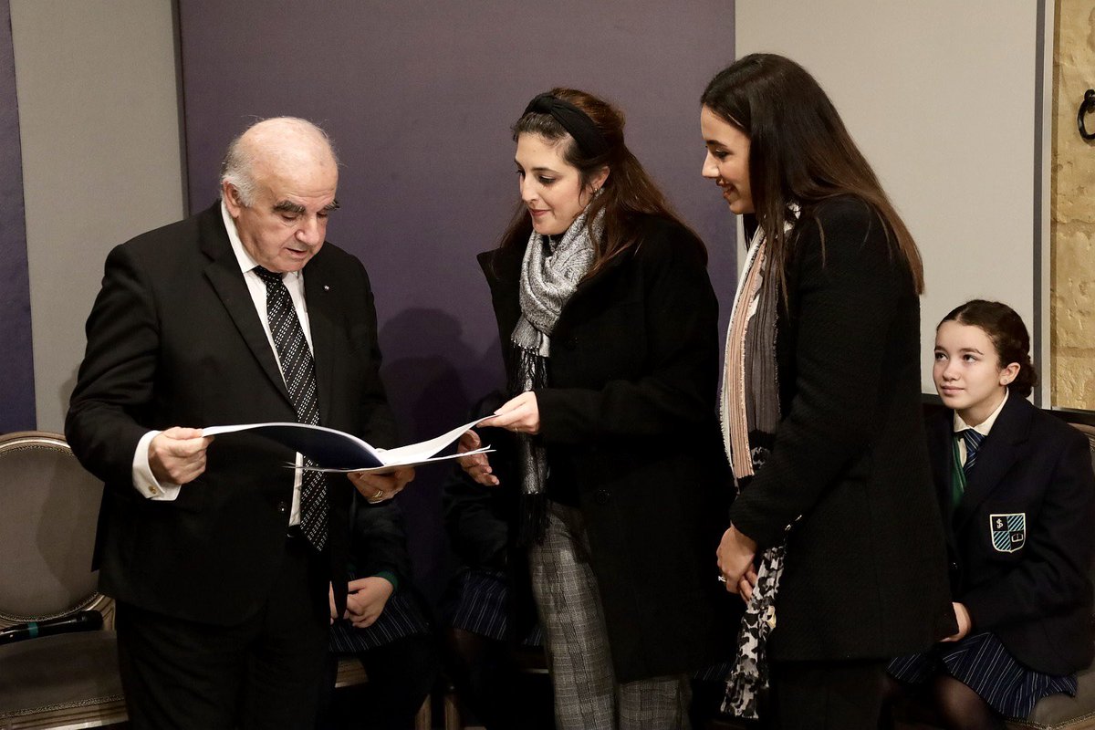 GeorgeVellaMT's tweet photo. On the occasion of #MediterraneanDay, I had a very interesting meeting with students of Mater Boni Consilii St Joseph School - Paola. We discussed the rich history of the Mediterranean and #Malta's strategic position in the Mediterranean. https://t.co/PEzB1p4Eph