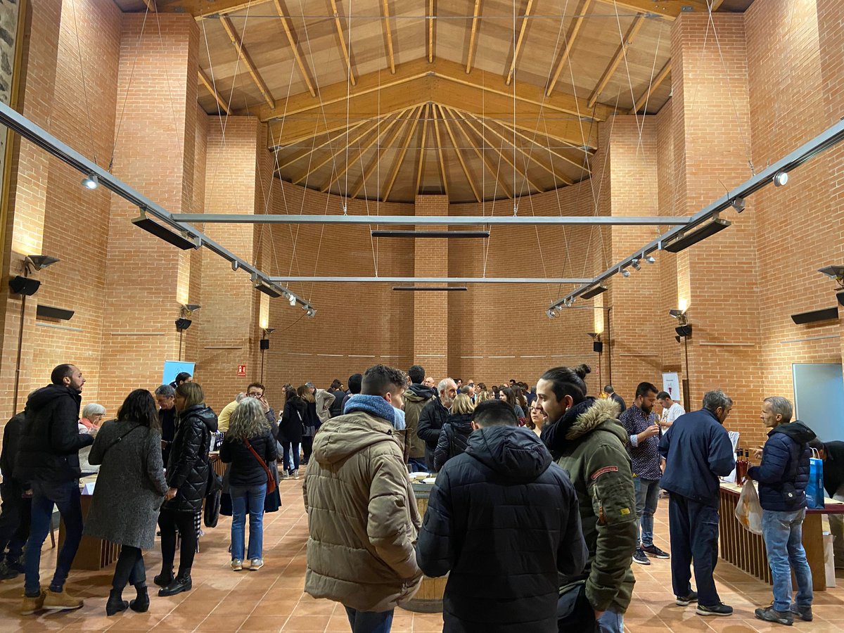 Dissabte es va celebrar al Castell de Falset la primera edició de la Fira de Vi Ranci i Vins Dolços. Entre els cellers participants, 5 cellers de la DO Montsant que van oferir als assistents algunes de les seves propostes d'aquests vins tan nostrats: <a href="/Ronadelles/">Cap de Ruc</a> <a href="/Etimonline/">Ètim</a> (1/2)