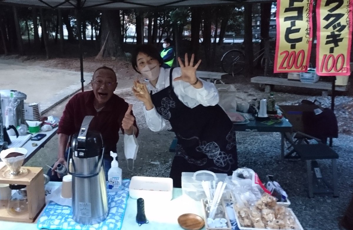 靱負神社イベントなどで「ばかにウマイ珈琲」を提供してくれる“大笑いカフェ”のマスターは
「瀬戸内市のケンワタナベ」
と呼ばれるこの方である‼️✨宇喜多物語では宇喜多直家の家臣役でもあった✨
舞台では音響係スキルもあり大変助かっておる‼️✨
＃靱負神社
＃大笑い一座