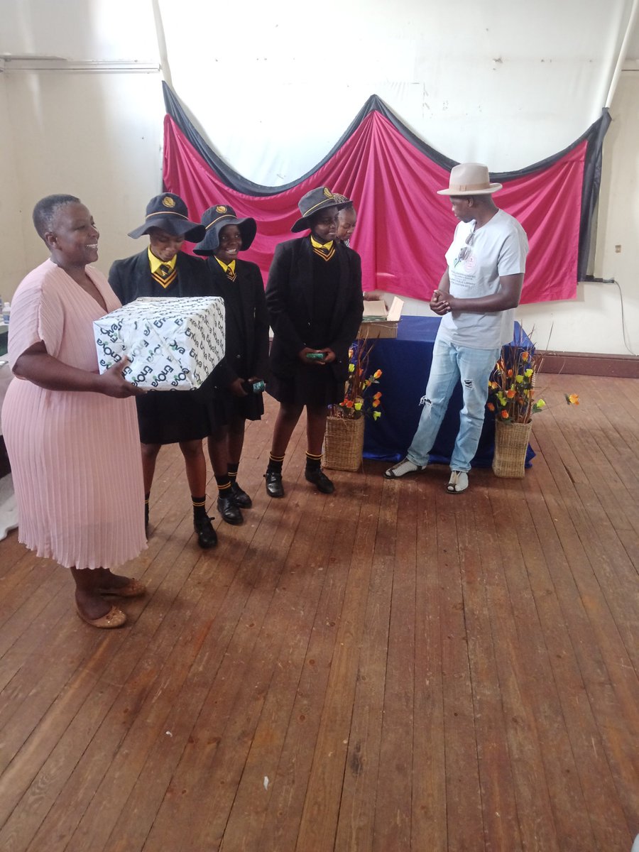 YoungLeadersAc1's tweet photo. Stemitise the girl child.Stem exhibition nov 25 2022.Good exhibitions and prizes won.Townsend high..Matopo high..Errymaple colleges..Academic advantage college. @Camfed https://t.co/1TtinrTXRa
