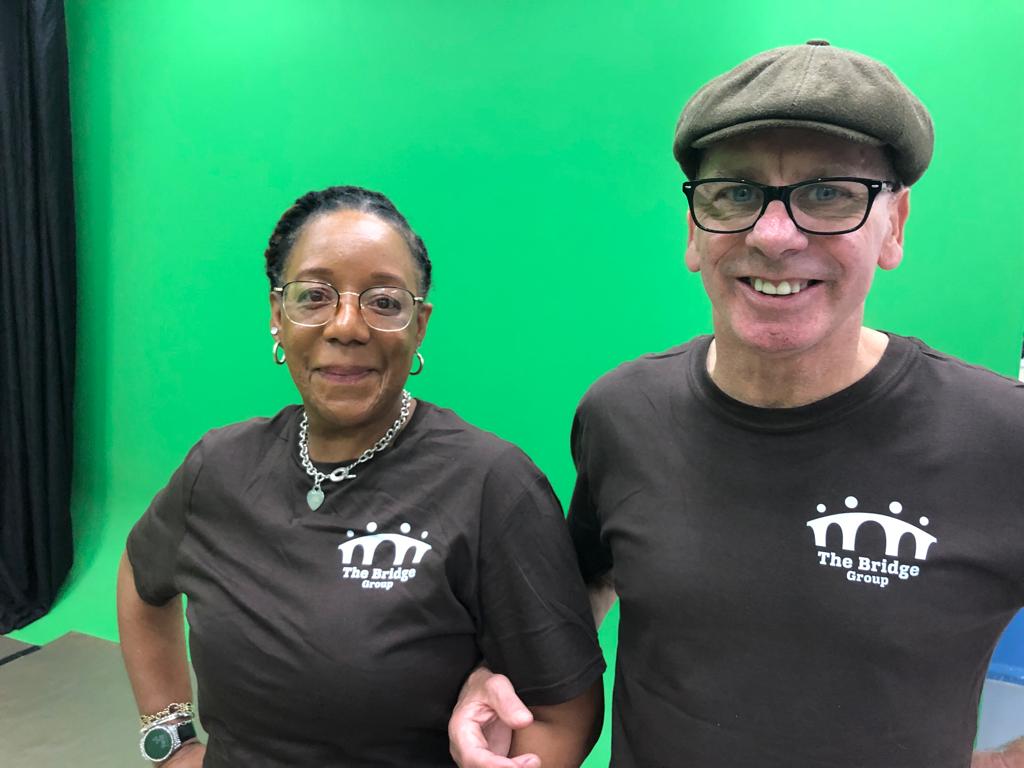 FaceFrontUK's tweet photo. Looking fabulous darlings!
Our Bridge Group are looking snazzy in their new t-shirts 🙌👚🙌
#BridgeGroup #NewTshirts #InclusiveTheatre https://t.co/xKSawOgbGL