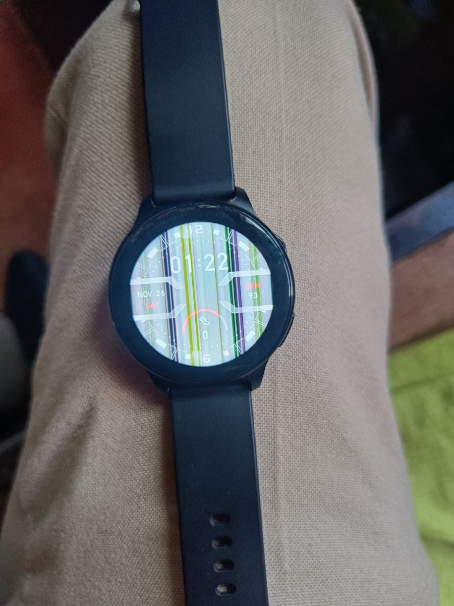 ToroMeska's tweet photo. I brought this smart watch it's been 7 days ago I want my money back https://t.co/v9SXefz2wy