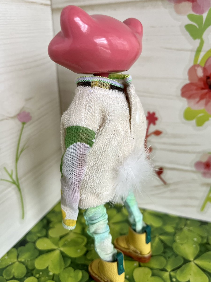 tea*room little様とぶどうぱん様（<a href="/budoupan_doll/">ぶどうぱん🍄</a>）の雲ワンピースでおめかし。
ちょっとお呼ばれな2人。

kuma-c様（<a href="/ccccckuma/">kuma-c🧸</a>）のうさぎスウェットは、うしろにポンポン尻尾付きという天才の発想。

#ワンダーフロッグ