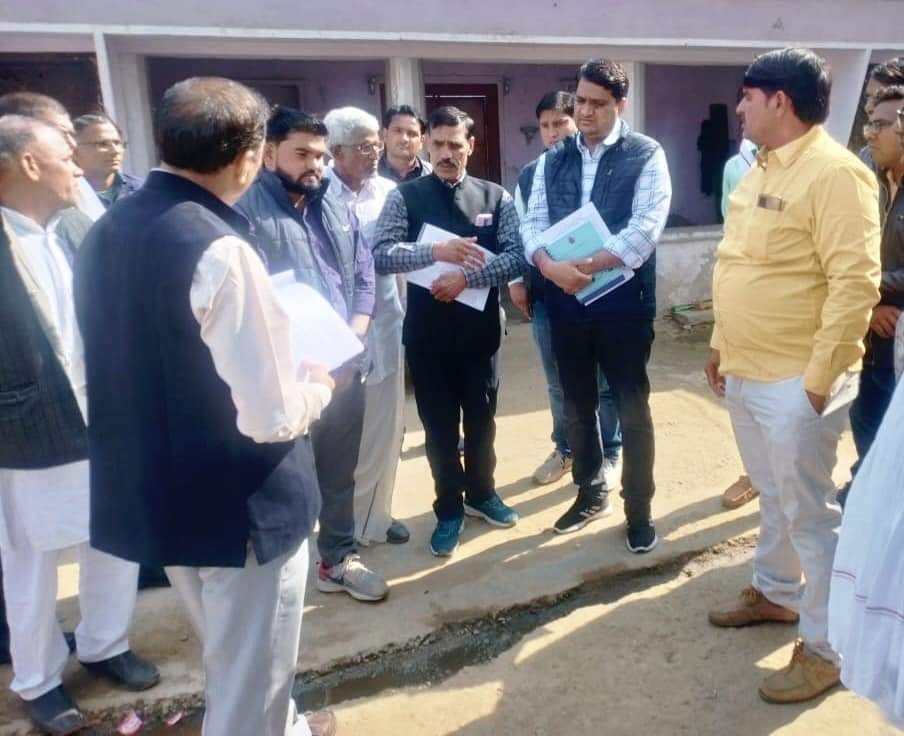 bhajanlaljatav's tweet photo. आज झालाटाला निवास पर क्षेत्र से पधारे हुए लोगों से मुलाकात की।
#Weir_Congress #Rajasthan https://t.co/M6Dejb4pSR