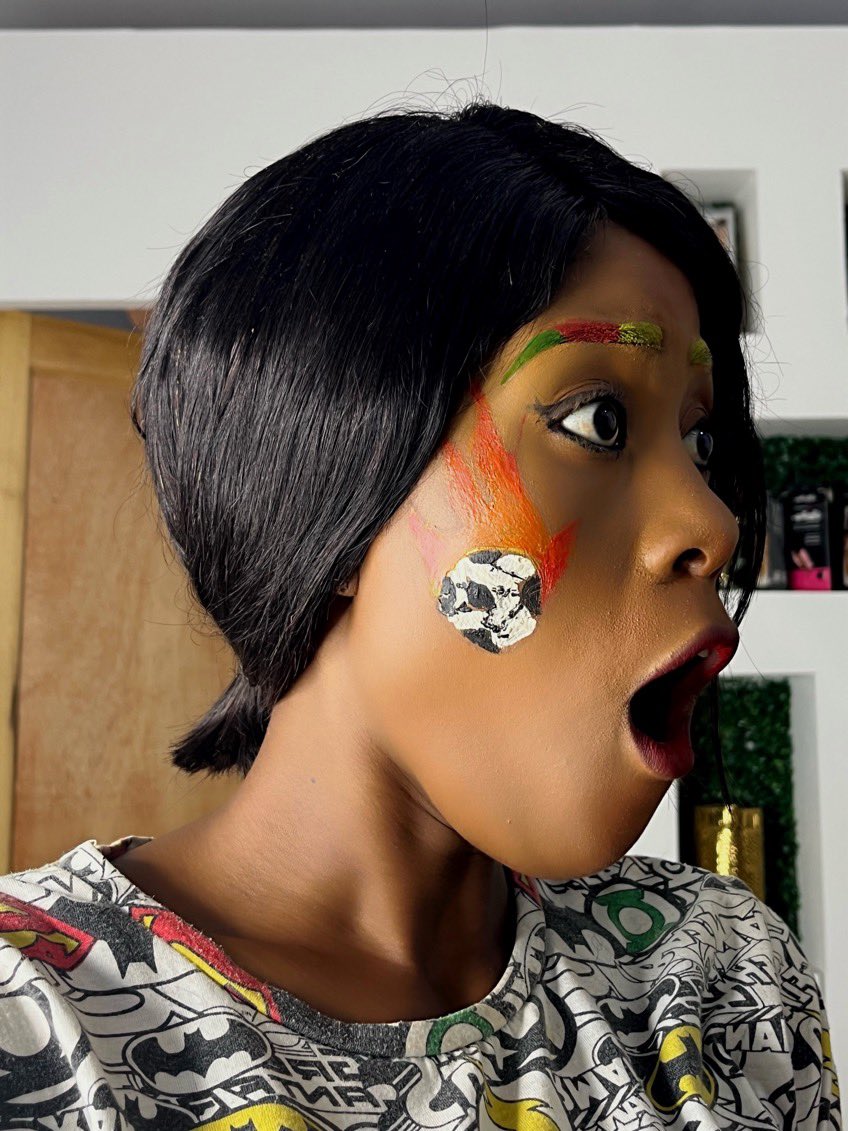 Datcutechrista1's tweet photo. Victory is ours 🇨🇲🇨🇲🇨🇲🇨🇲 #WegotakethatCup #makeupartist #cameroon https://t.co/xfe0EMPJQH