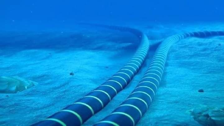rafaelxllerena's tweet photo. #submarine #cable #telecommunication. Important task of the #maritine #cablelayers . Spanish cable #ship m/v #Teneo (see Pic) brings me back good memories https://t.co/mLdagQGxRu
