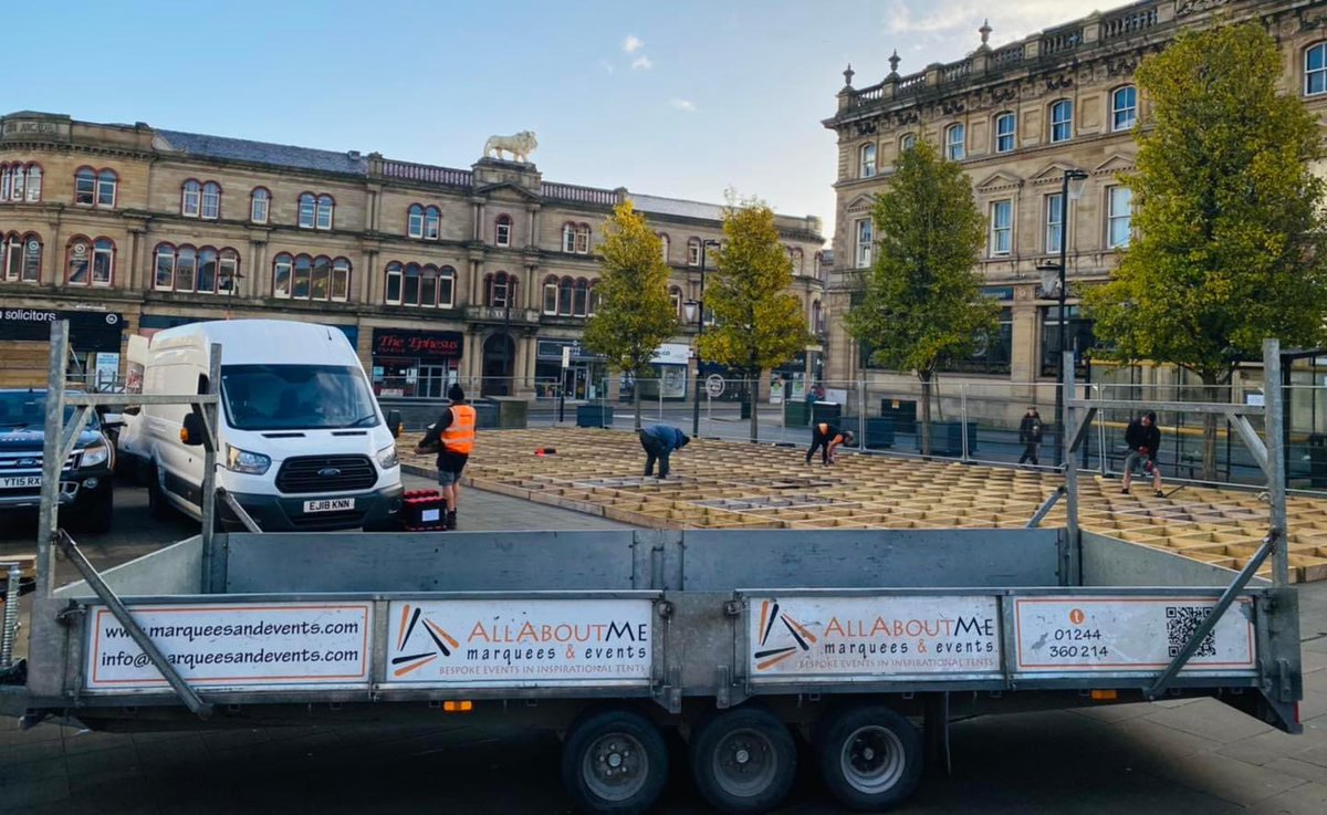 Happy Monday! Our team are busy on site at Huddersfield Winter Festival. We can’t wait to see the finished build. 

Have a great day team! 🎄❄️⛄️