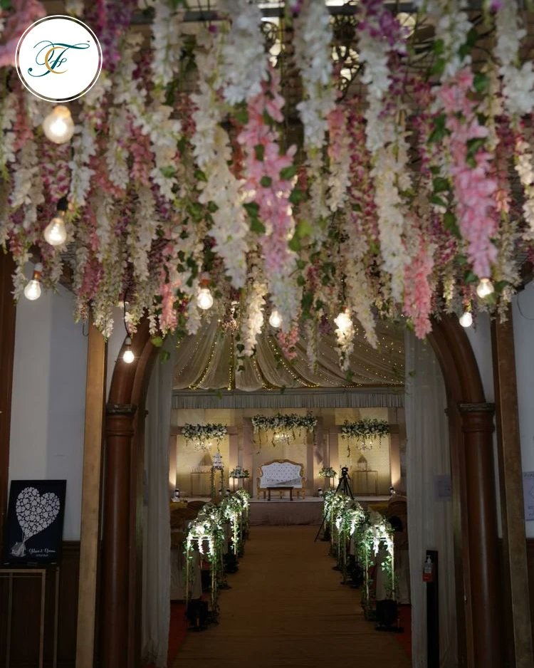 fancyandclassy's tweet photo. The exciting moment is when all of your wedding planning is done and it's time for the finishing touches. 

#fancyandclassy_in #wedding #weddingsetup #floraldecor #floraldesign #lightingdecor #lightingdesign #weddinginspiration #weddingplanning #trendy #trending #explorepage https://t.co/JFmYmzfxH1