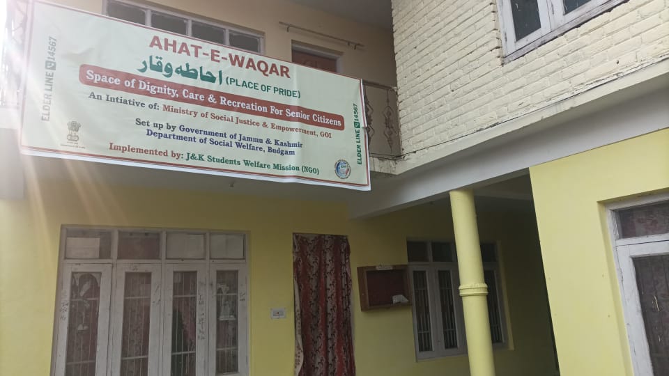 JKSWMBandipora's tweet photo. Senior Citizens Home Budgam operationalized
DSWO Budgam, Dr. Syed Farhana Asgar, JKAS today kick started operationalization of Senior Citizens Home in Budgam under Atal Vayo Abhyuday Yojna (AVYAY) of the Ministry of Social Justice &amp; Empowerment, GOI @narendramodi @PMOIndia https://t.co/XYeLlEEEjK