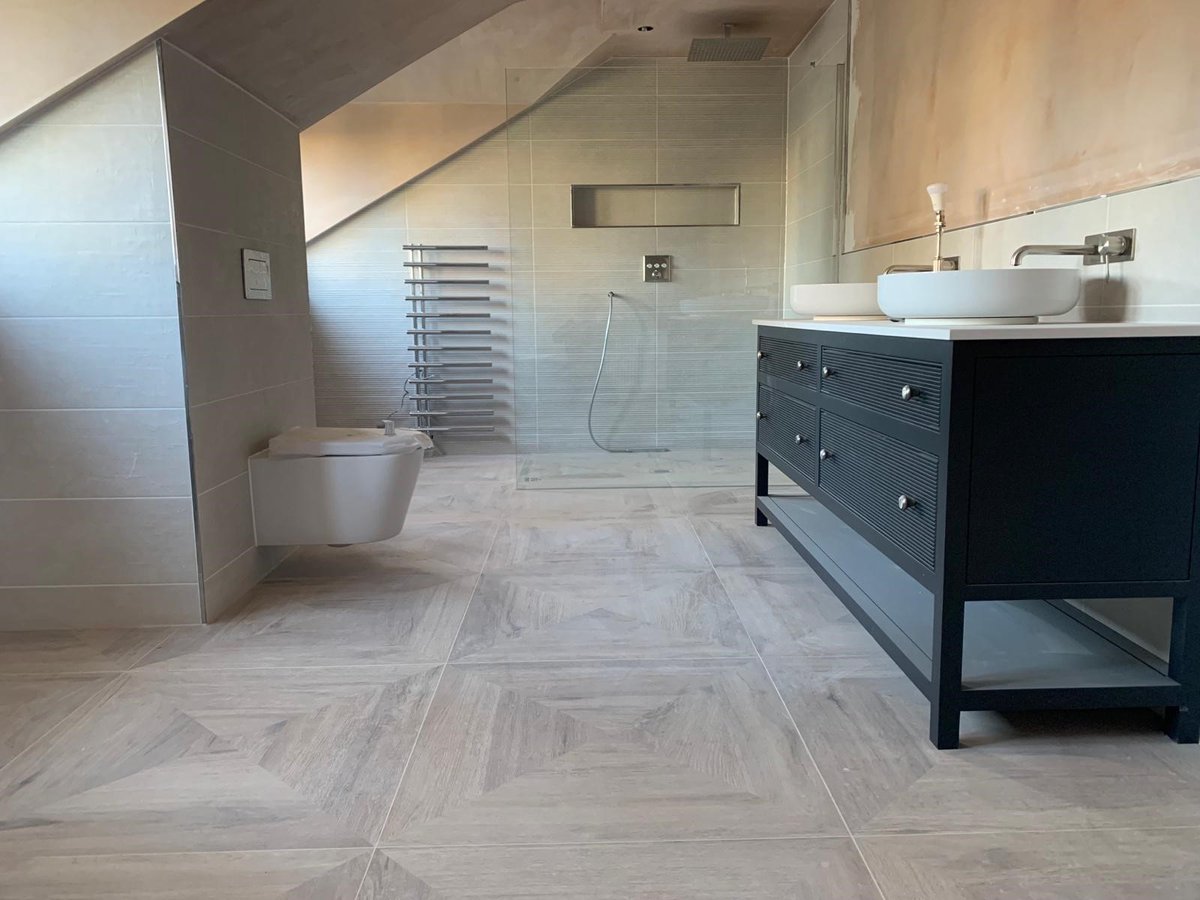 How stylish does this bathroom look?
The floor tiles are from our Oak House collection, which has an interesting and stylish pattern that adds character and elegance, whilst the Wood imitation adds tenderness and cosiness. 
vogueceramics.co.uk