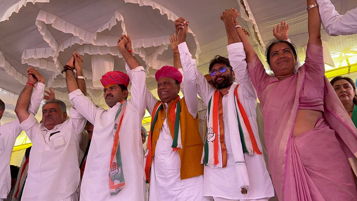 jigneshmevani80's tweet photo. आज गुजरात के बनासकांठा में कांग्रेस पार्टी के समर्थन में जनसैलाब उमड़ा। बनासकांठा ज़िले की जनता ने अपना जनादेश दे दिया है- गुजरात में सत्ता परिवर्तन ही गुजरातियों के उज्वल भविष्य का एक मात्र विकल्प।
#CongressAaveChe https://t.co/aBufxbAdUC
