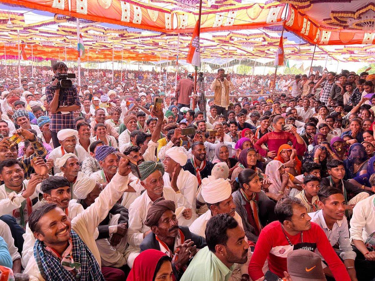 jigneshmevani80's tweet photo. आज गुजरात के बनासकांठा में कांग्रेस पार्टी के समर्थन में जनसैलाब उमड़ा। बनासकांठा ज़िले की जनता ने अपना जनादेश दे दिया है- गुजरात में सत्ता परिवर्तन ही गुजरातियों के उज्वल भविष्य का एक मात्र विकल्प।
#CongressAaveChe https://t.co/aBufxbAdUC