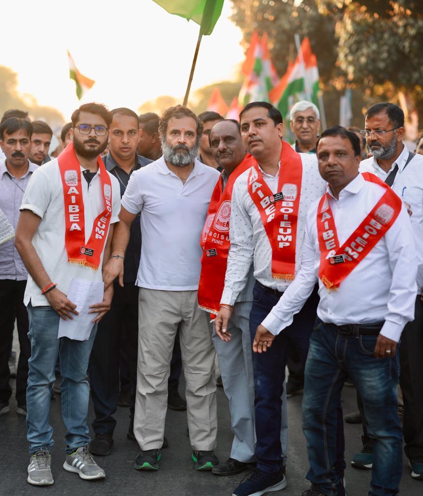 alashshukla's tweet photo. #StopBankPrivatisation

Yesterday we got chance to meet @RahulGandhi at #BharatJodaYatra and update him on major issues bankers are facing.

There are three important people who made it happen but arent in the frame. 
@srinivasiyc sir
@sheshnojha sir
@ParasharIYC

1/2 https://t.co/uC9zAOIcXh