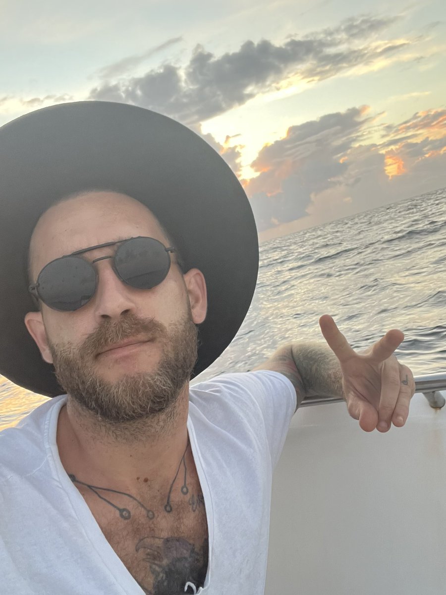 fxnction tweet media