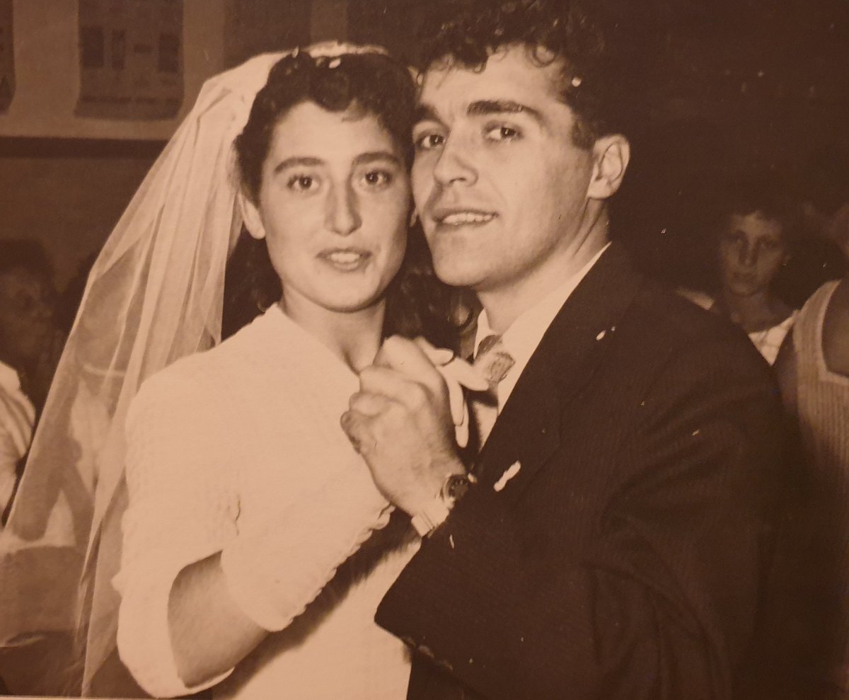 Mijn moeder kocht in 1972 een kleine varen. Deze groeide en groeide. Nu is dit bombardementskind uit #Rotterdam terminaal. Ze laat de varen na en hoopt op een liefdevolle opvang voor #DePlant. Maken we het Trending voor m'n moeder?

RT en dm bij interesse.

Namens Johanna.