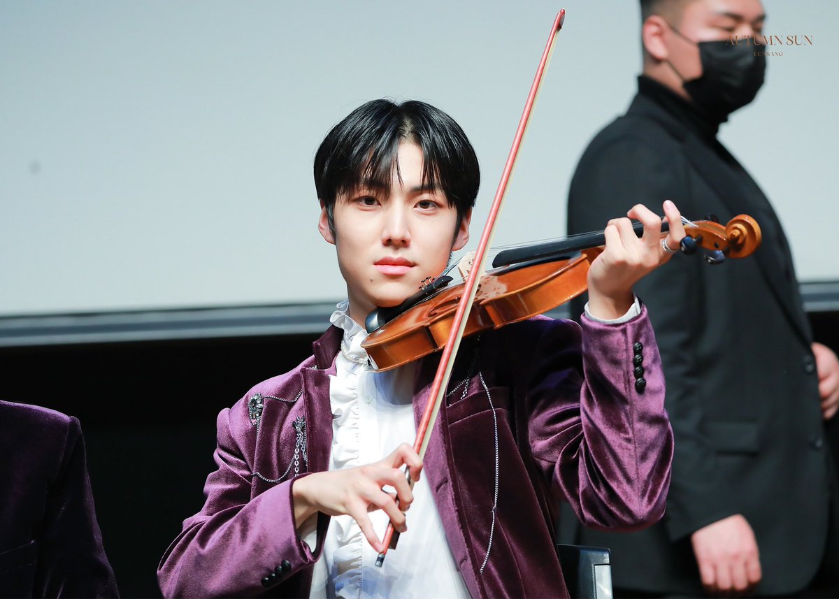 AutumnSun_1026's tweet photo. 221125 대면팬싸

🎻

#은상 #EUNSANG  #유나이트 #YOUNITE #응상응상 
#은상이랑오늘도함께 https://t.co/9ACJmdGTIa
