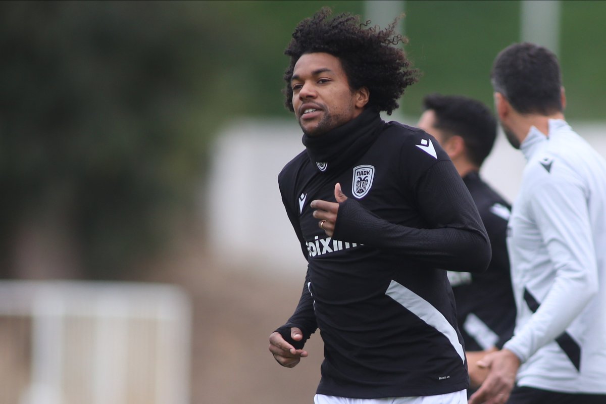 PAOK_FC's tweet photo. #PreGame Προθέρμανση στην Κύπρο για τον Δικέφαλο #PAOKASHD #FriendlyGame #Reloaded https://t.co/eeOEoc5V5A