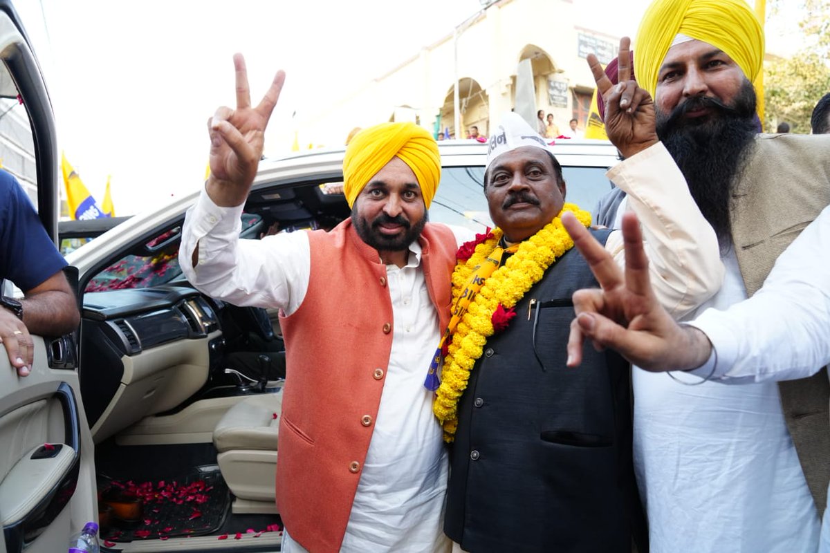 BhagwantMann's tweet photo. #Dakor ਵਾਲੇ ਨਵੀਂ ਤੇ ਵਿਕਾਸ-ਪੱਖੀ ਸੋਚ ਨੂੰ ਅਪਣਾ ਚੁੱਕੇ ਨੇ…ਗੁਜਰਾਤ ‘ਚ ਆਮ ਆਦਮੀ ਪਾਰਟੀ ਹਰ ਨਵੇਂ ਦਿਨ ਨਾਲ ਆਪਣਾ ਪਸਾਰਾ ਕਰ ਰਹੀ ਹੈ…ਗੁਜਰਾਤ ਆਮ ਆਦਮੀ ਪਾਰਟੀ ਦੀ ਝੋਲੀ ਹੀ ਪਵੇਗਾ…. https://t.co/S4WTNjusRg