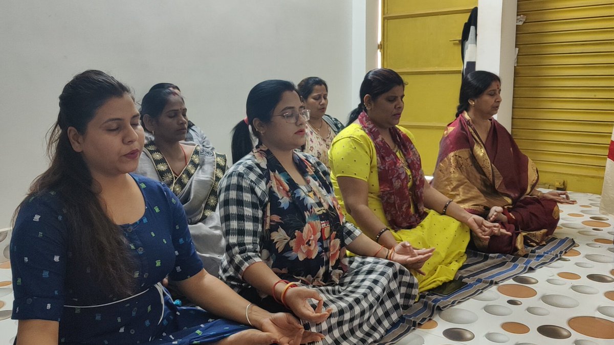 NaariPakur's tweet photo. #Healthy_Life,  #Healthy_Body, #Healthy_Mind...With Yoga ...  
Thank you @MeeraPraveenSi1  for coming and Inauguration our #Naari_Shakti_Yoga_Center 
#NaariShakti 
@dipaliforever https://t.co/oLnQLKaFex