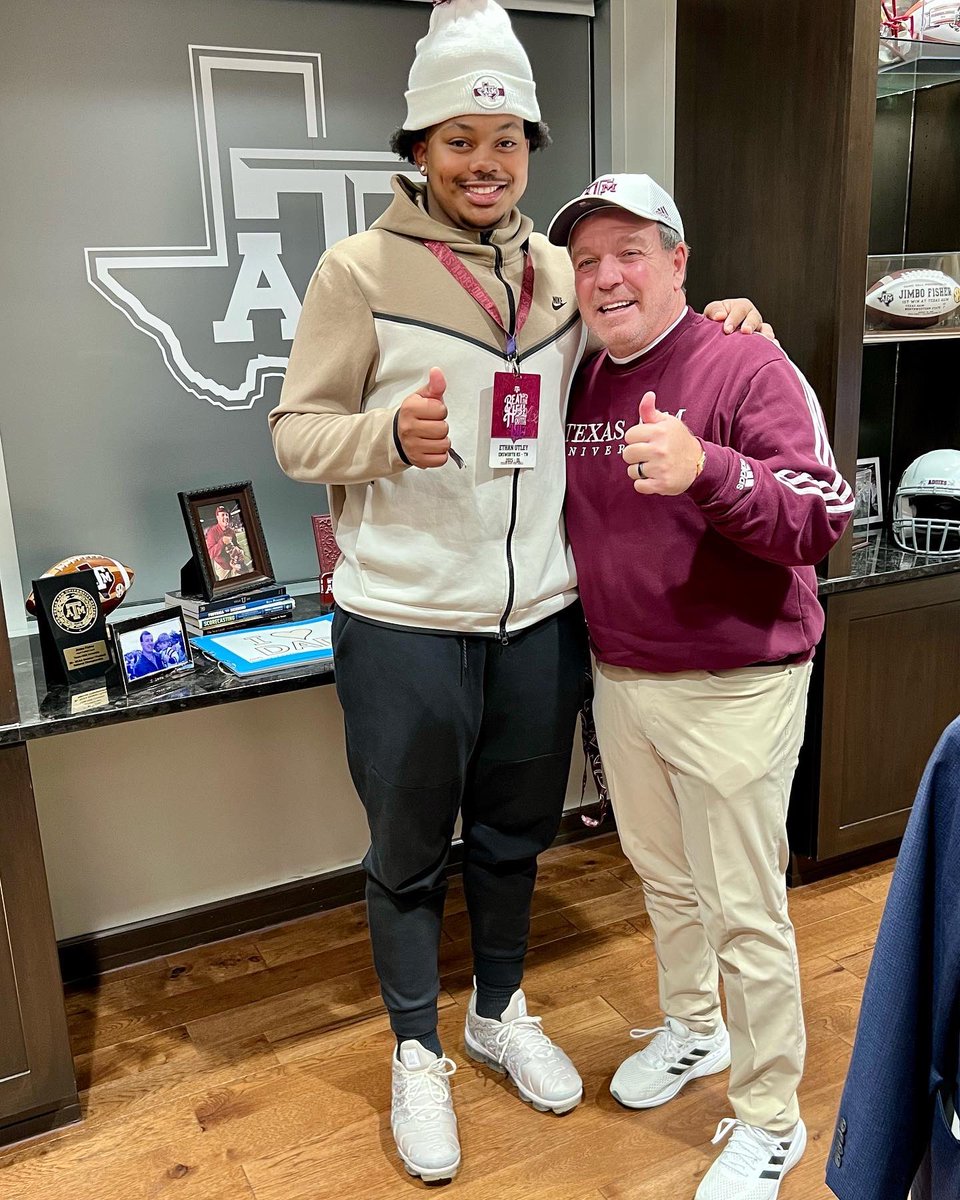 2️⃣0️⃣6️⃣5️⃣ 6’4 DE @EthanUtley1 enjoyed the win and electric environment by @AggieFootball @CoachMashack @CoachE_TAMU @CoachRocBatten #Gigem #offered #unofficialvisit @TheSHOWByNXGN @Alex_B2C @joe_spears7 @RivalsWoody @247recruiting @Mansell247 @Rivals