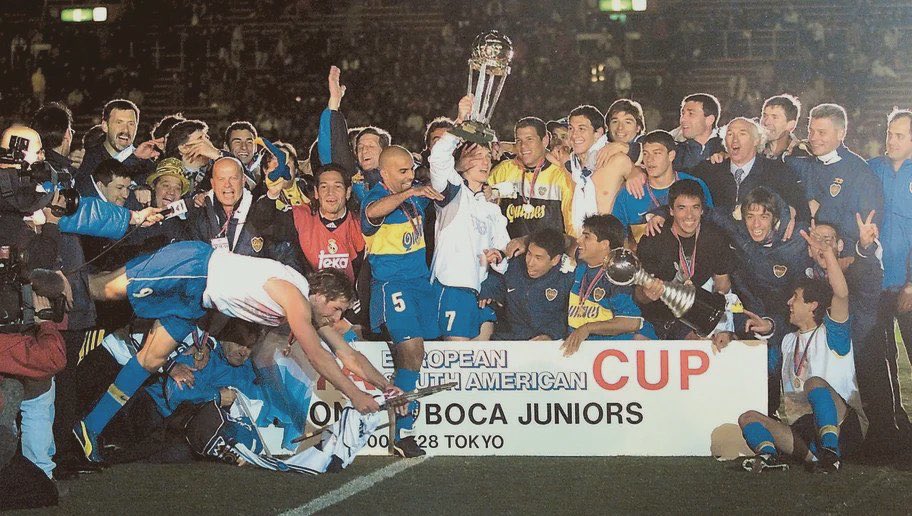 BocaJrsOficial's tweet photo. 🔙 ¡22 años de un día histórico! 🏆

El equipo dirigido por Carlos Bianchi derrotaba al Real Madrid por 2-1 en Japón y de esta manera, conquistaba su segunda Intercontinental.  

💙💛💙 https://t.co/1UXhFqqRRi