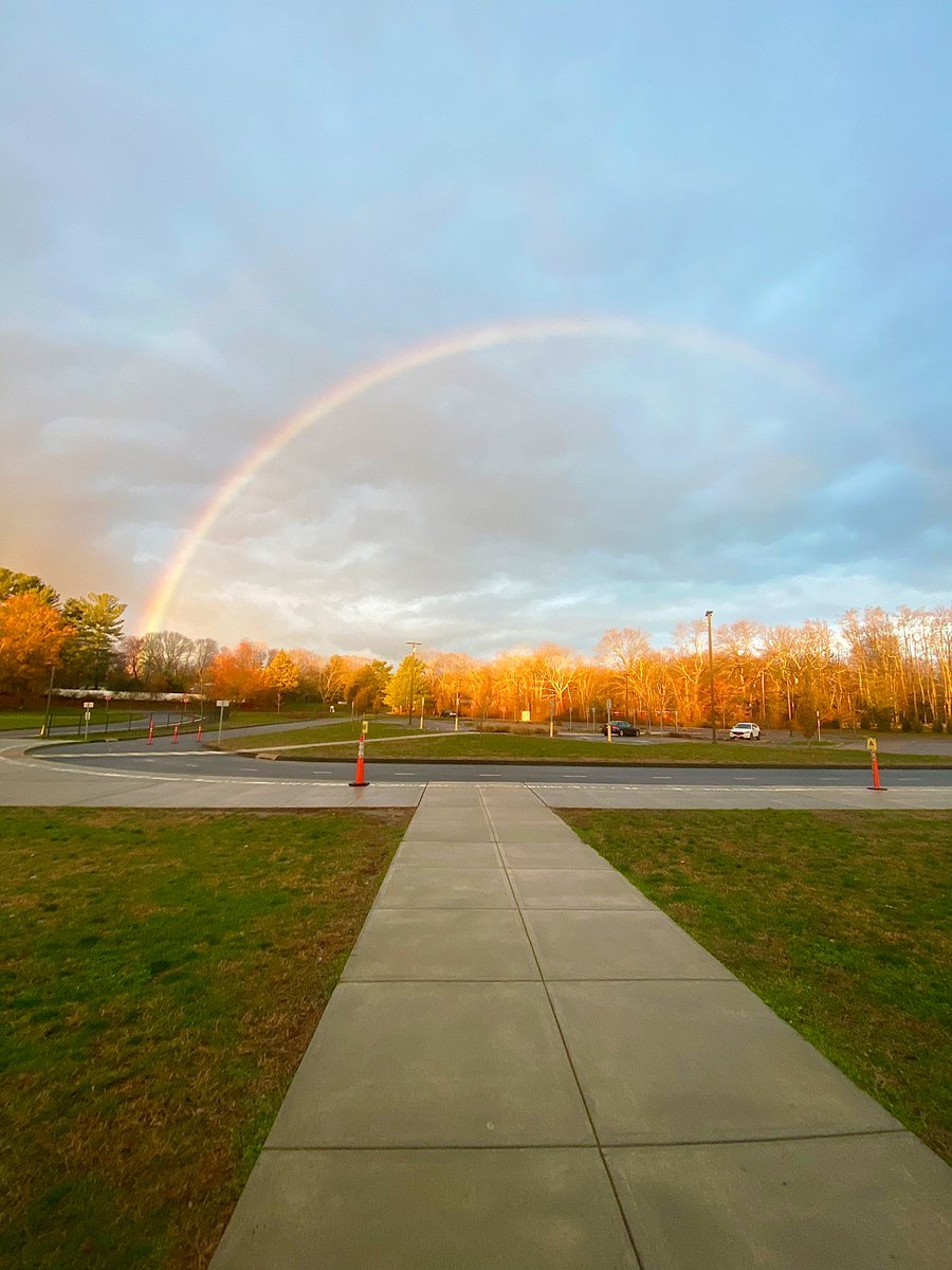 A perfect way back from Thanksgiving break 🌈🤩