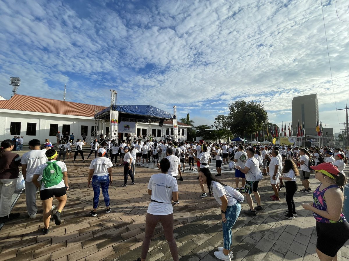 Ayer SPS demostró su apoyo a las personas desplazadas por violencia completando 5 km en el color run ¡Que Pinta! organizada por <a href="/MuniDeSPS/">Municipalidad de San Pedro Sula</a> <a href="/children/">Children International</a> <a href="/NationHnd/">Warriors Zulú Nation HND</a> <a href="/JCV_Honduras/">JCV Honduras</a> <a href="/ACNURhonduras/">ACNUR Honduras</a> . ¡Gracias sanpedranos! #LeydeDesplazamientoYA