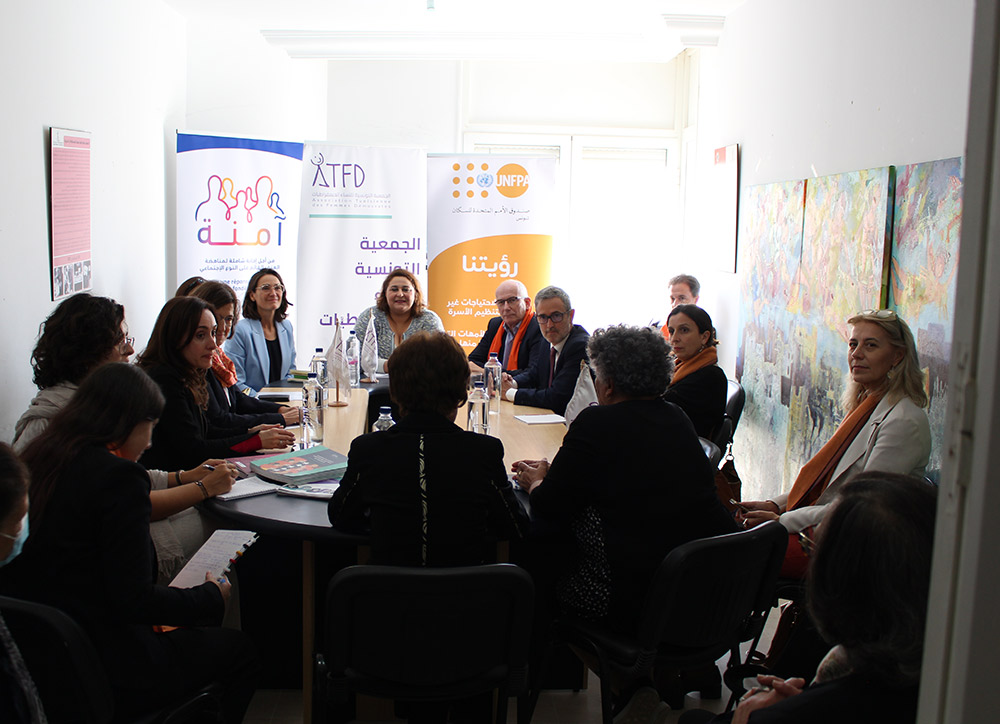 UeTunisie's tweet image. La #TeamEurope a rencontré ceux et celles qui sont sur le terrain en aide aux femmes victimes de violence.
Non au violences basées sur le genre. 🚺🚹

@FranceTn
@tunez_de
@PaysBasTN
@BelgiqueTunisie
@finlandintunis
@AmbUeTunisie
@atfd_tunisie

#TeamEurope
#Orangetheword
#16jours