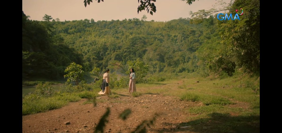 skraikt's tweet image. i love this! maria clara really didn't let the day to end without apologizing to her. also the fact that klay's tone has changed, calm not sounds forced, as she explain to mc how women can help too. go mc²!!!

#MCIGulongNgKapalaran