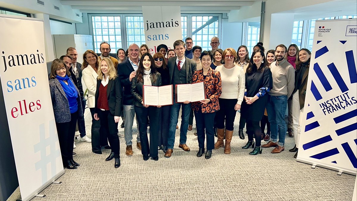 📜 #JamaisSansElles et l'Institut français <a href="/IFParis/">Institut français</a> signent un partenariat et une charte pour promouvoir concrètement la mixité dans la culture française à l’international.

Objectif : donner aux femmes leur juste place dans les secteurs artistiques. #Culture #France #Thread 👇🏼