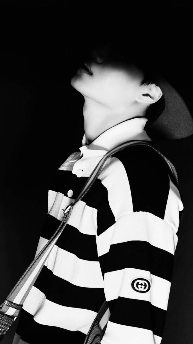 이 구찌 걸친 신 세상 사람들 모두가 봐야 하는데 진짜