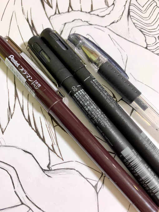 羽だけ今日買った一番左の茶色のミリペンで描いてみたのだ。これがまた描きやすいのなんのって 